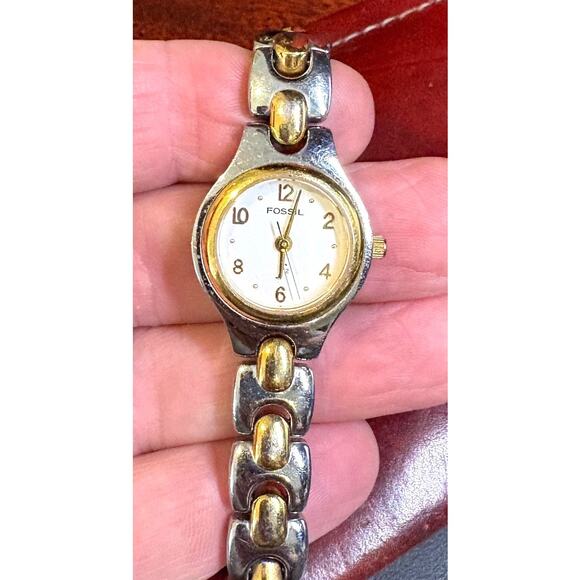 Women's Two Tone 22mm Fossil F2 Watch - Picture 2 of 4